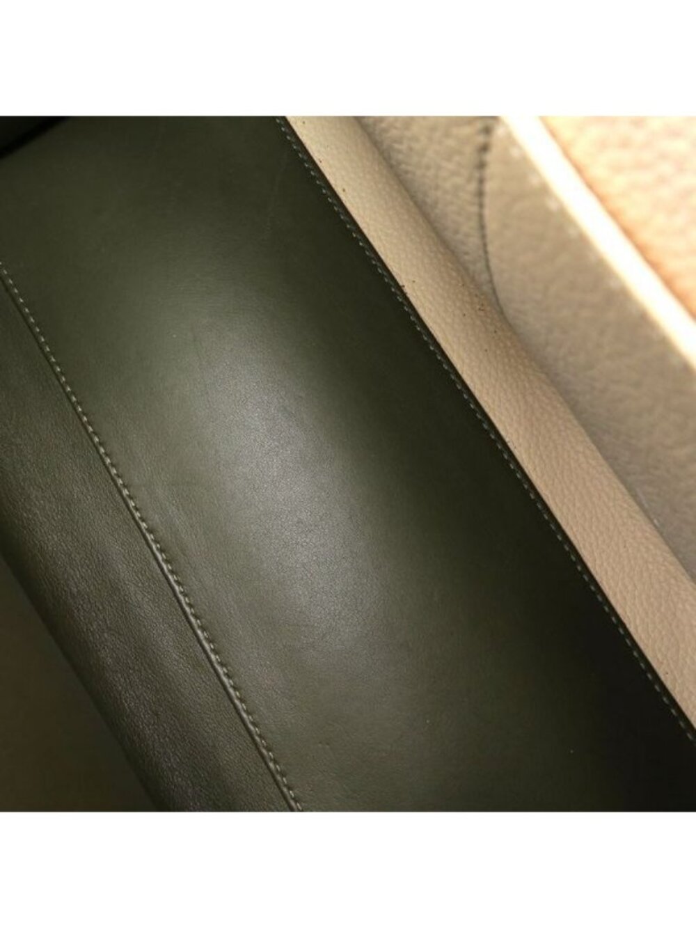 Louis Vuitton Taurillon City Steamer MM - Picture 8 of 9